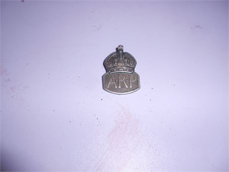 A R P REAL SILVER BADGE WW2 ISSUE